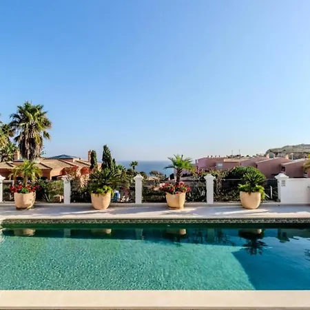 아파트 Beautiful 5 Bedroom With Panoramic Sea Views *