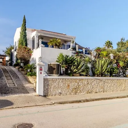 아파트 Beautiful 5 Bedroom With Panoramic Sea Views *