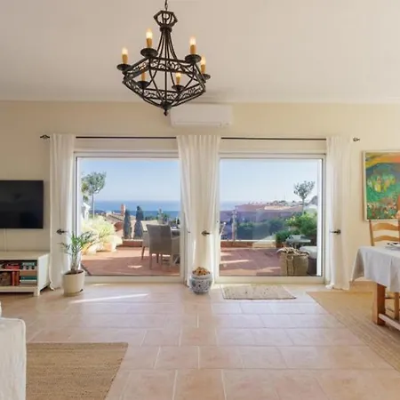 Beautiful 5 Bedroom With Panoramic Sea Views *
