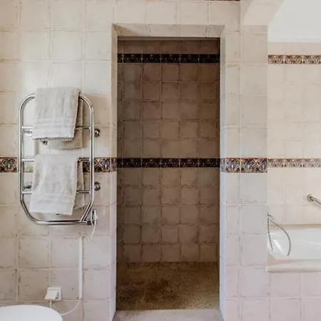 Beautiful 5 Bedroom With Panoramic Sea Views