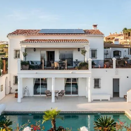 Beautiful 5 Bedroom With Panoramic Sea Views