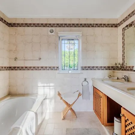 Beautiful 5 Bedroom With Panoramic Sea Views البوفيرا
