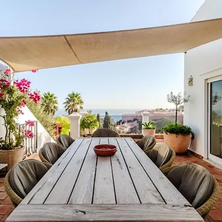 Beautiful 5 Bedroom With Panoramic Sea Views