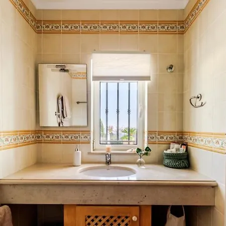 Beautiful 5 Bedroom With Panoramic Sea Views