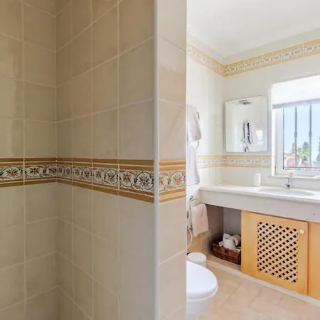 Beautiful 5 Bedroom With Panoramic Sea Views *
